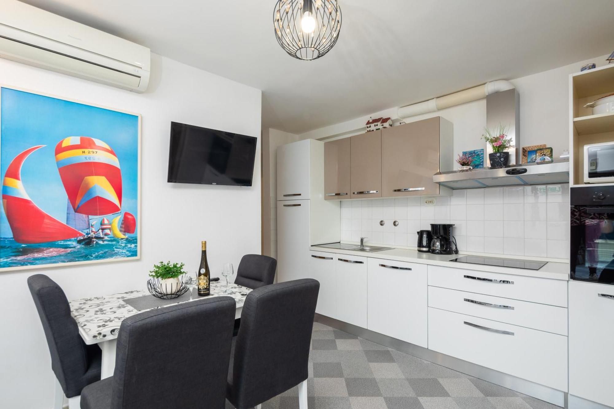 Urban Edge - Beach Apartments Omiš Exterior foto
