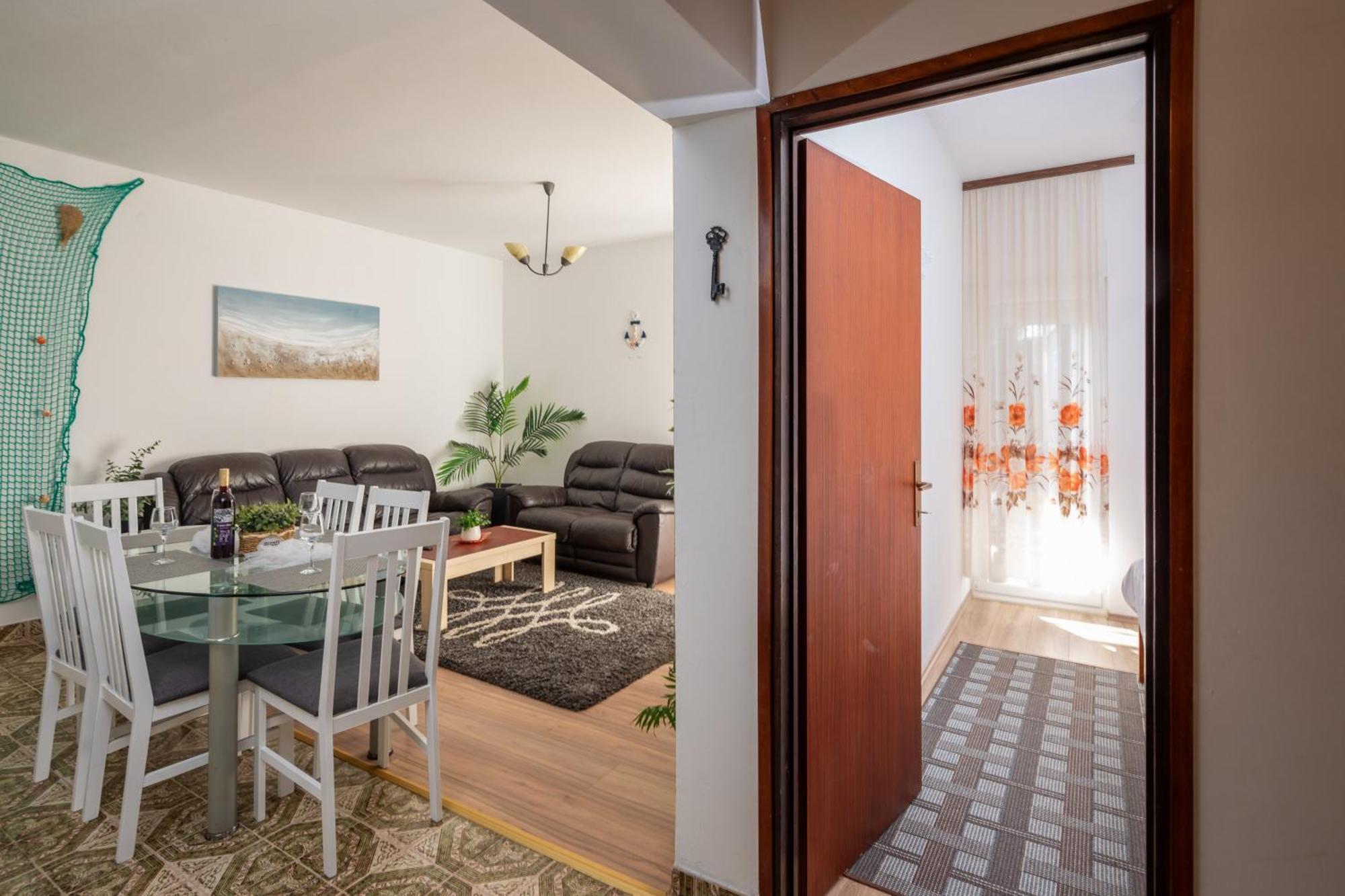 Urban Edge - Beach Apartments Omiš Exterior foto