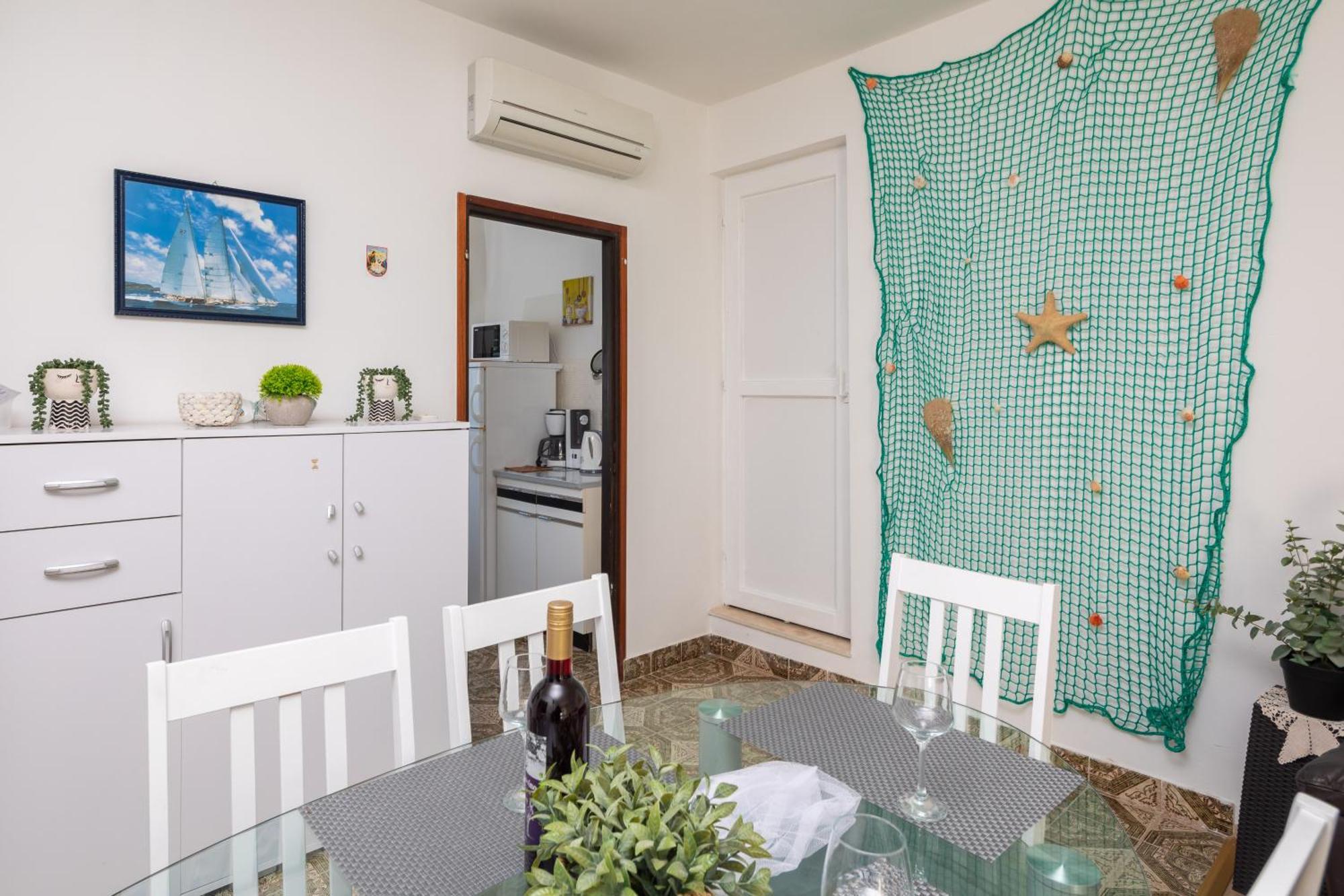 Urban Edge - Beach Apartments Omiš Exterior foto