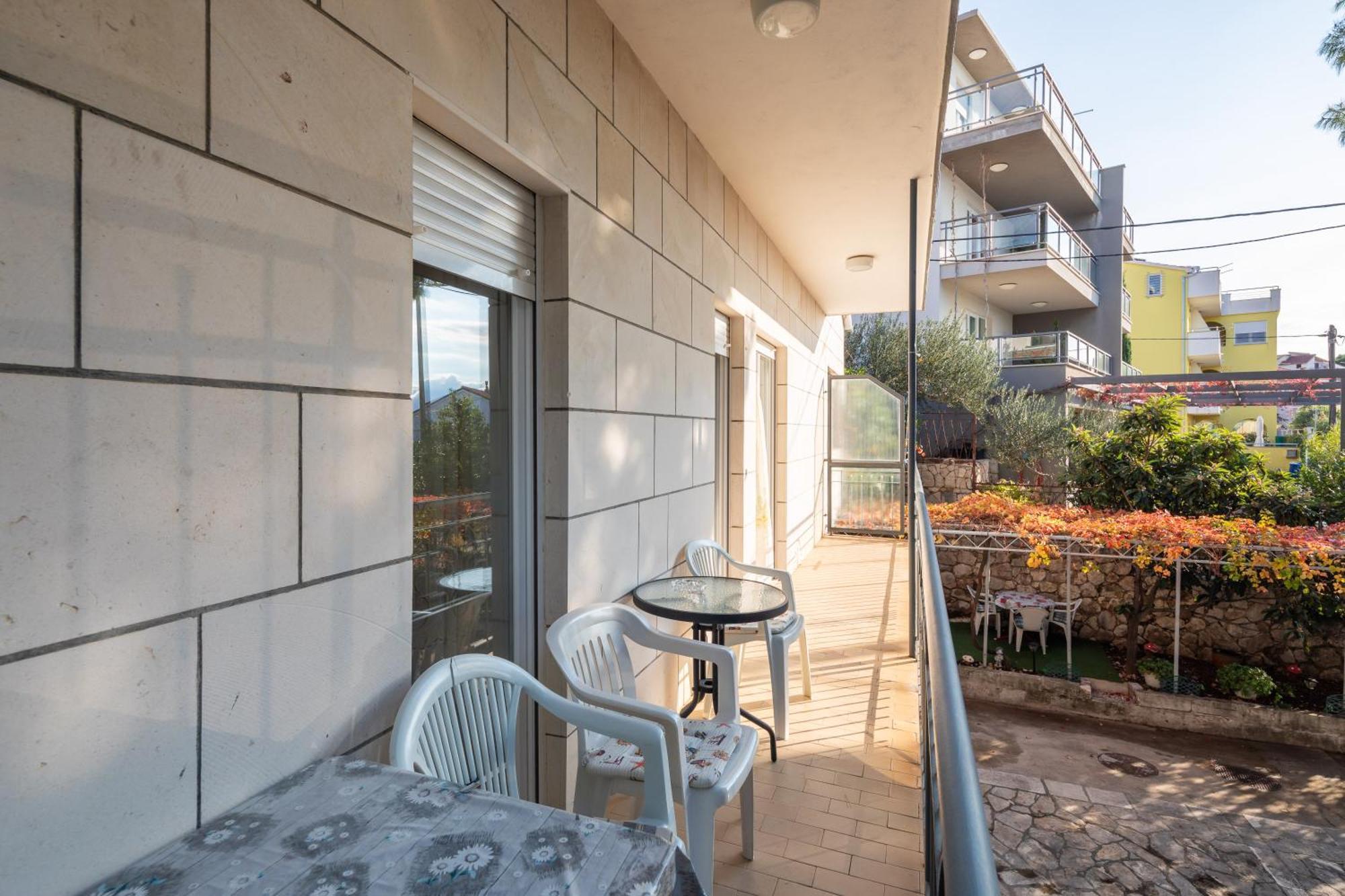 Urban Edge - Beach Apartments Omiš Exterior foto